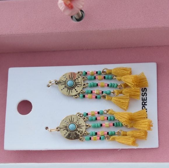 Earing - Picture 2 of 3